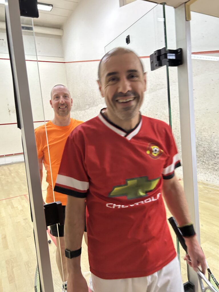 Das finale Pärchen kommt nach dem spiel aus dem court